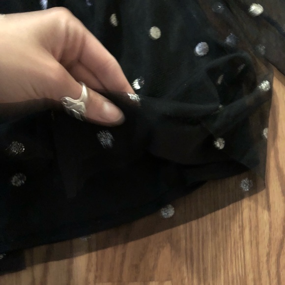 SUPER CUTE BLACK & GOLD TOP SIZE 4 - Picture 2 of 2